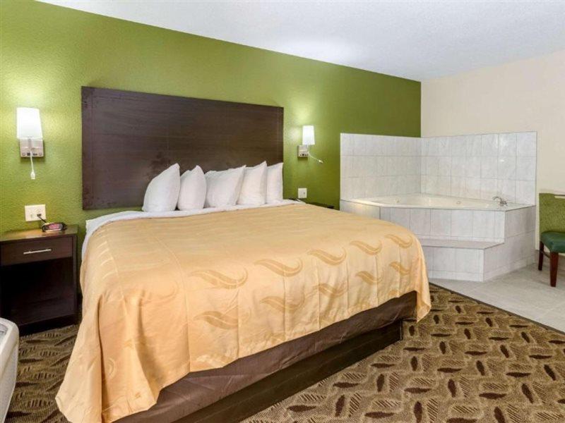 Quality Inn Tanglewood Roanoke Exterior photo